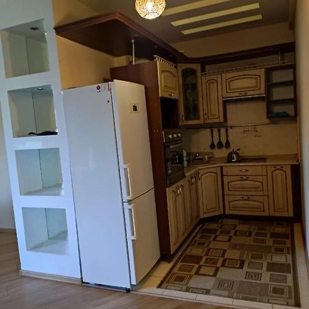 2 Room Flat Алма Ата Екстериор снимка