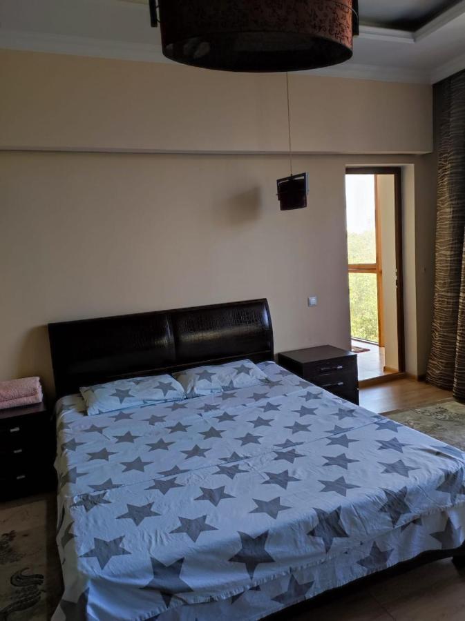 2 Room Flat Алма Ата Екстериор снимка