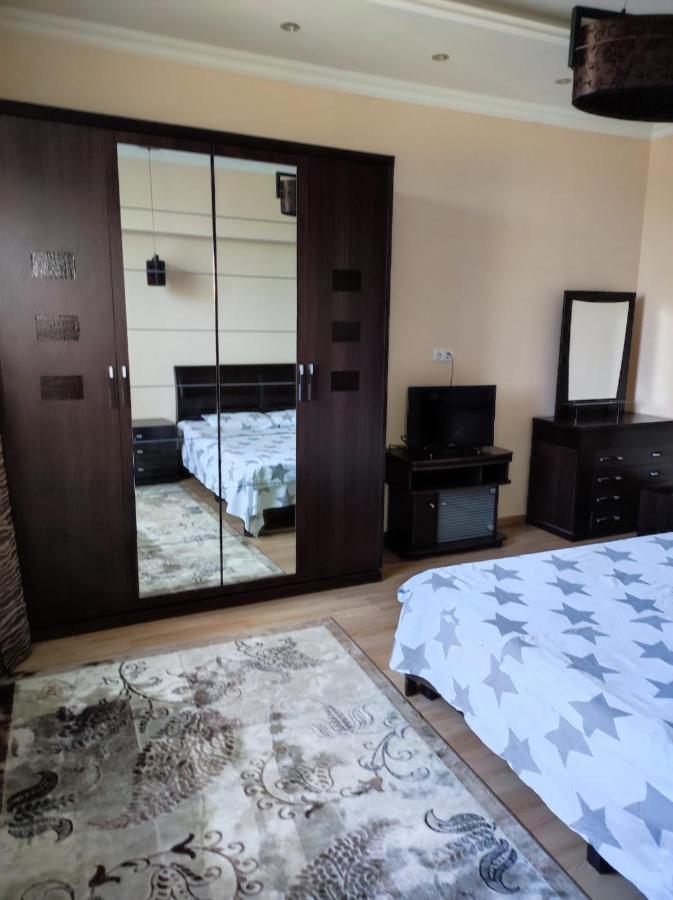 2 Room Flat Алма Ата Екстериор снимка