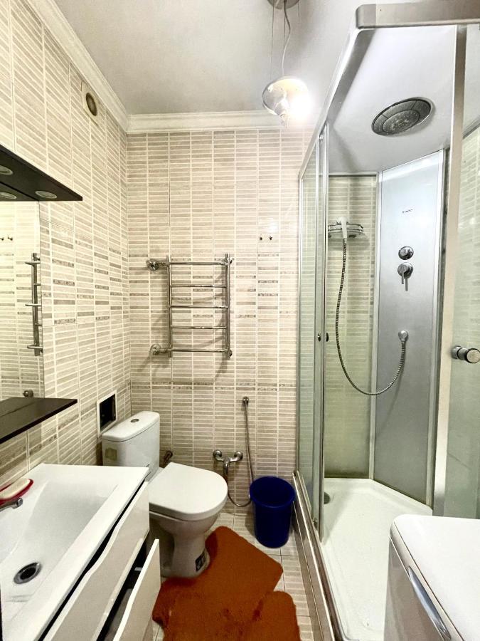 2 Room Flat Алма Ата Екстериор снимка