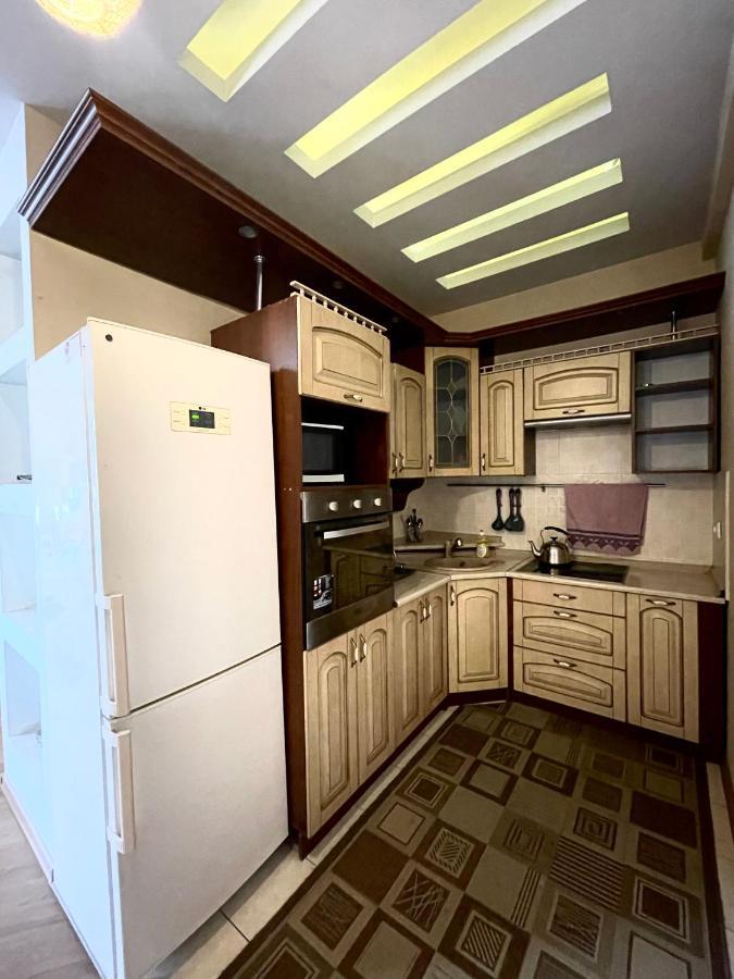 2 Room Flat Алма Ата Екстериор снимка